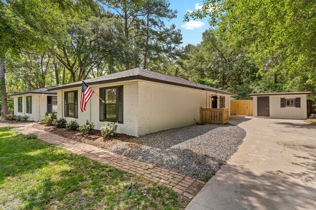 Building Photo - 3333 Meadow Hill Rd