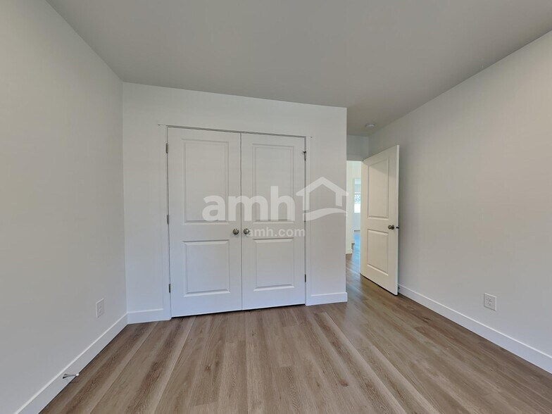 Building Photo - 7713 Brenden St SW