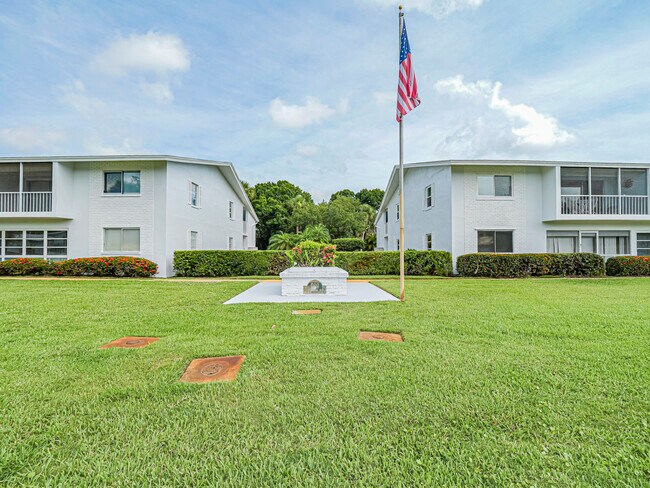 Primary Photo - 600 Royal Palm Blvd