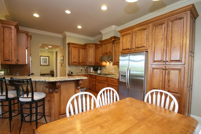 Building Photo - 27 Carriage Hill