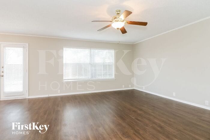 Building Photo - 985 Union Dr