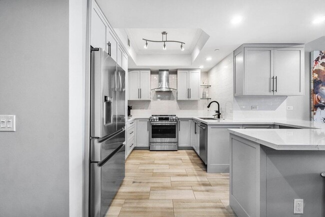 Building Photo - 2650 Lake Shore Dr