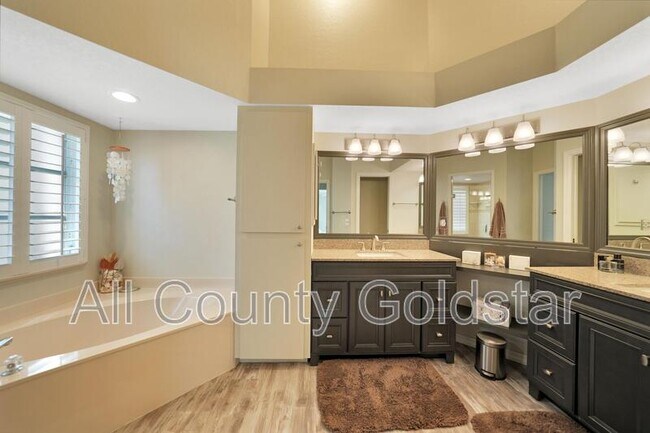 Building Photo - 8377 Parkside Dr