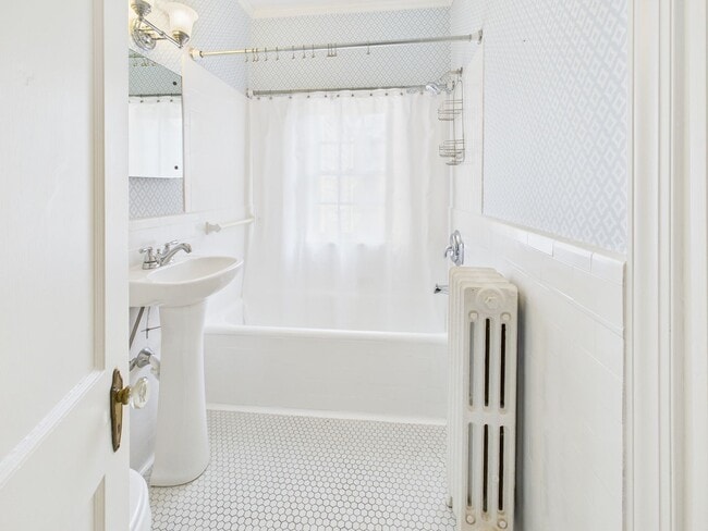 Building Photo - 307 Lexington Rd