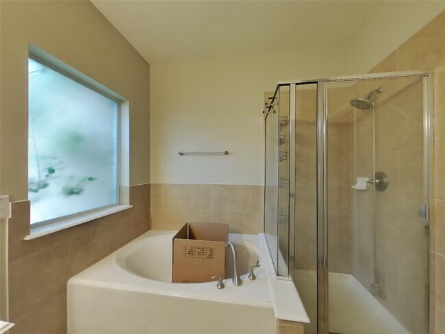 Building Photo - 28906 Hidden Cove Dr