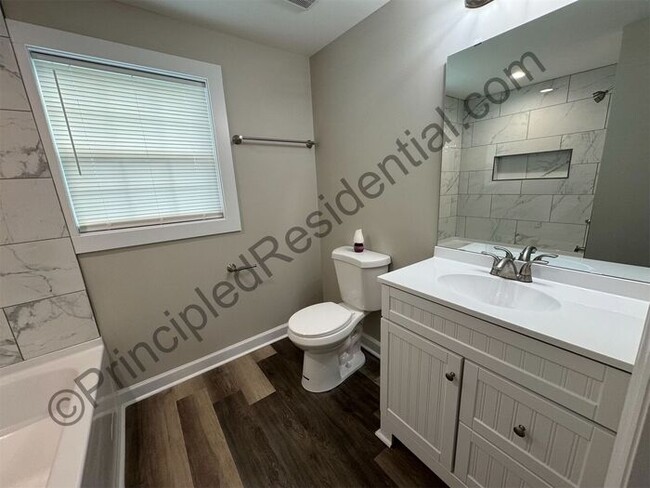 Building Photo - Newly renovated 3 bedroom 2 bath home in C...