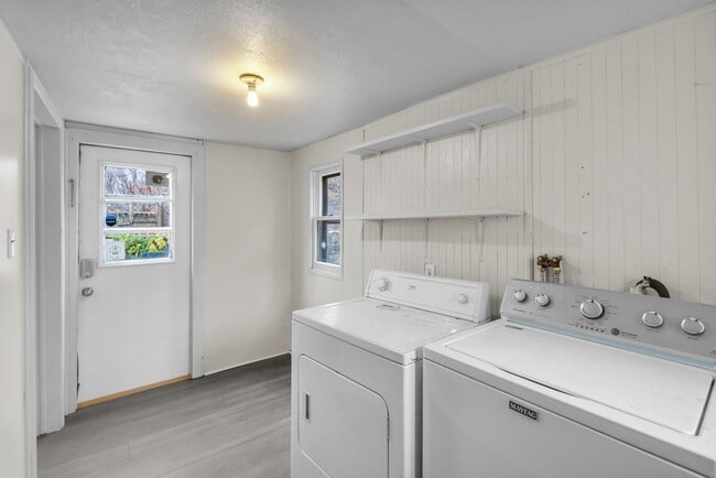 Building Photo - 210 Roseto Ave