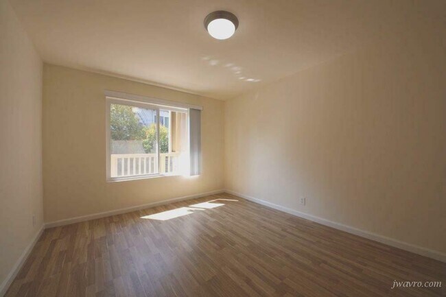 Building Photo - 1915 Greenwich St