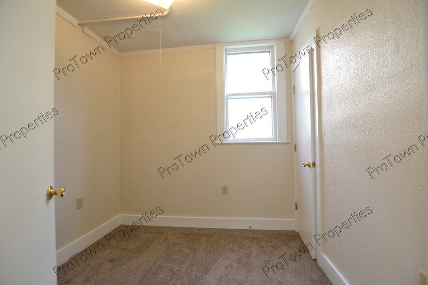 Building Photo - 835 N Broadway St