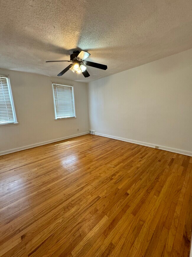 Master bedroom 2 - 205 W Colonial St