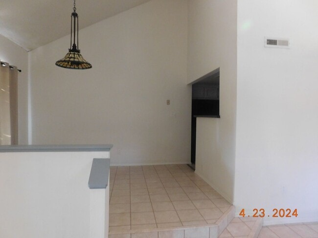 Building Photo - 400 Tepatitlan Ct