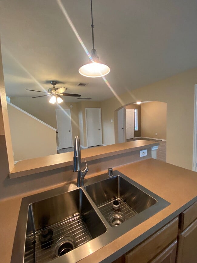 Building Photo - Spacious 4Bed, 2.5 Bath plus Bonus Room, 2-story home in the desirable Remington Grove community!