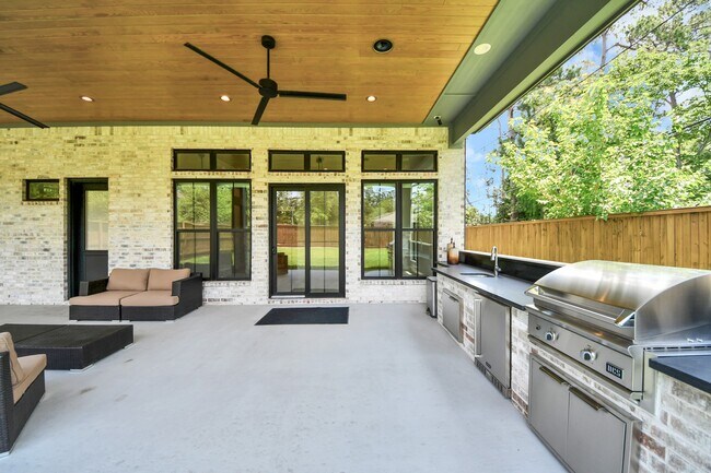Building Photo - 739 Azaleadell Dr