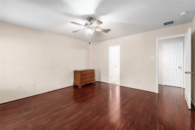 Building Photo - 18218 Thicket Grove Rd