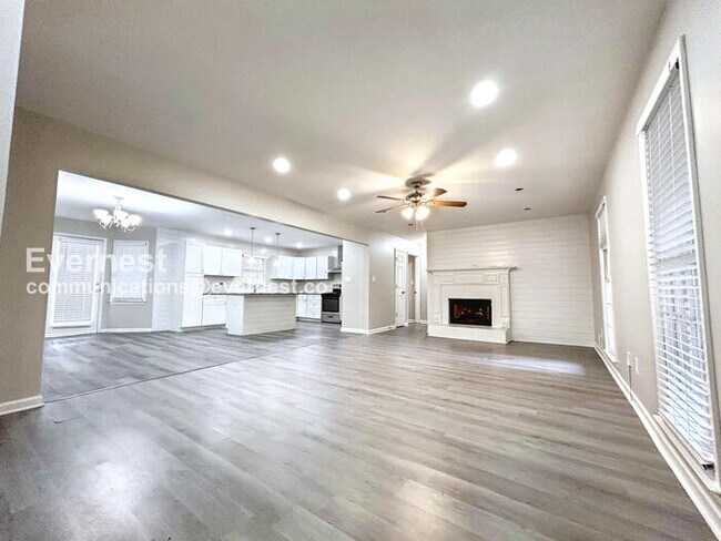 Building Photo - 204 Battle Dr