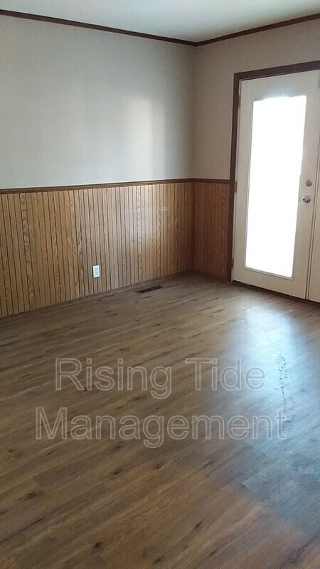 Building Photo - 900 Lynn Dale Ln