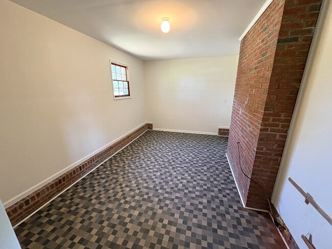 Building Photo - 216 Lakeland Dr
