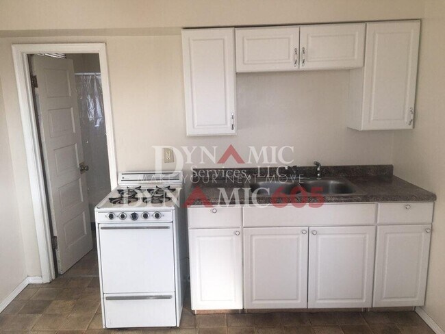 Building Photo - 1BR/1BA Apartment in Multi-Family Unit