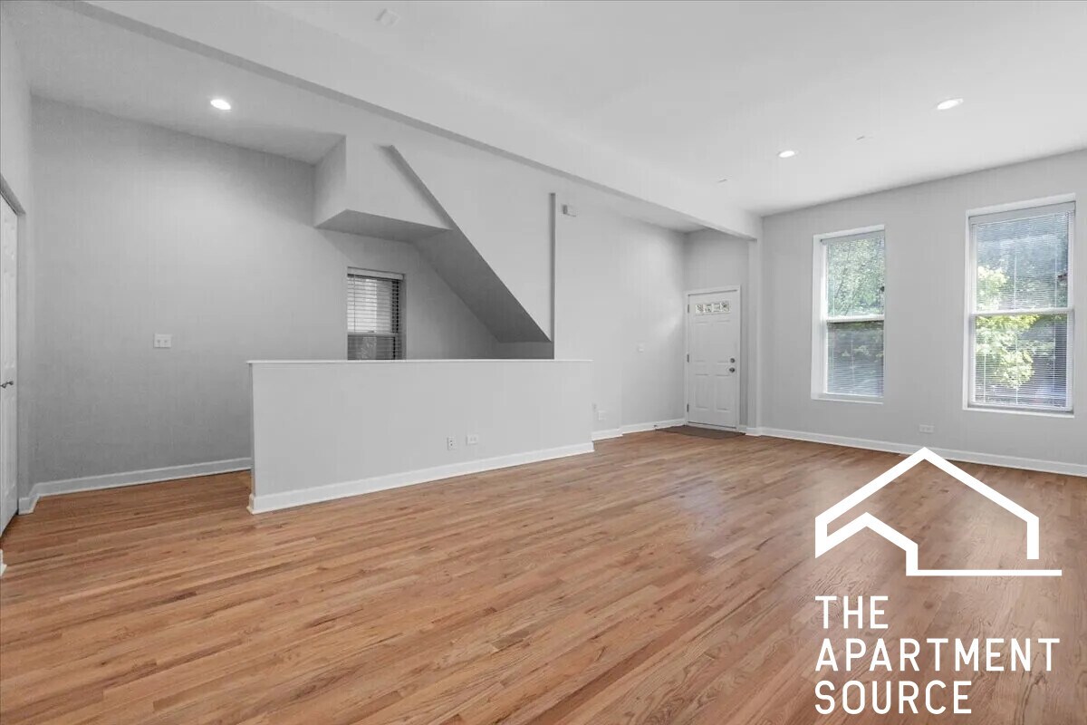 Building Photo - 858 N Paulina St