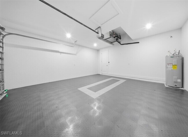 Building Photo - 1124 NE 35th Ln