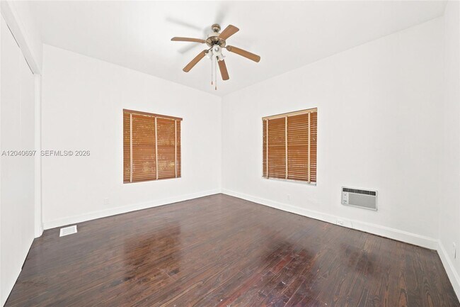 Building Photo - 160 NE 44th St