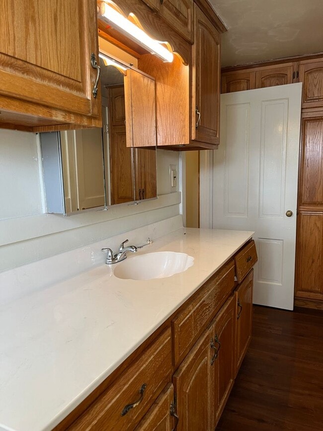 Building Photo - Country living at a great Price.