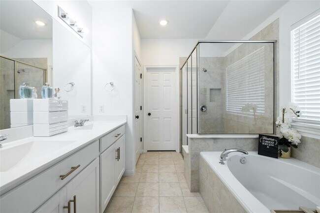Building Photo - 12020 Texana Trl
