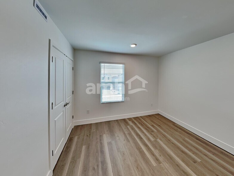 Building Photo - 9535 E Friedel Dr