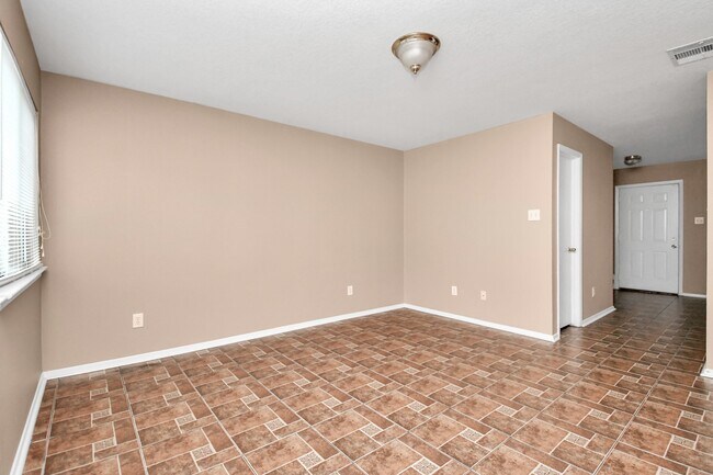 Building Photo - 6329 Settlers Square Ln