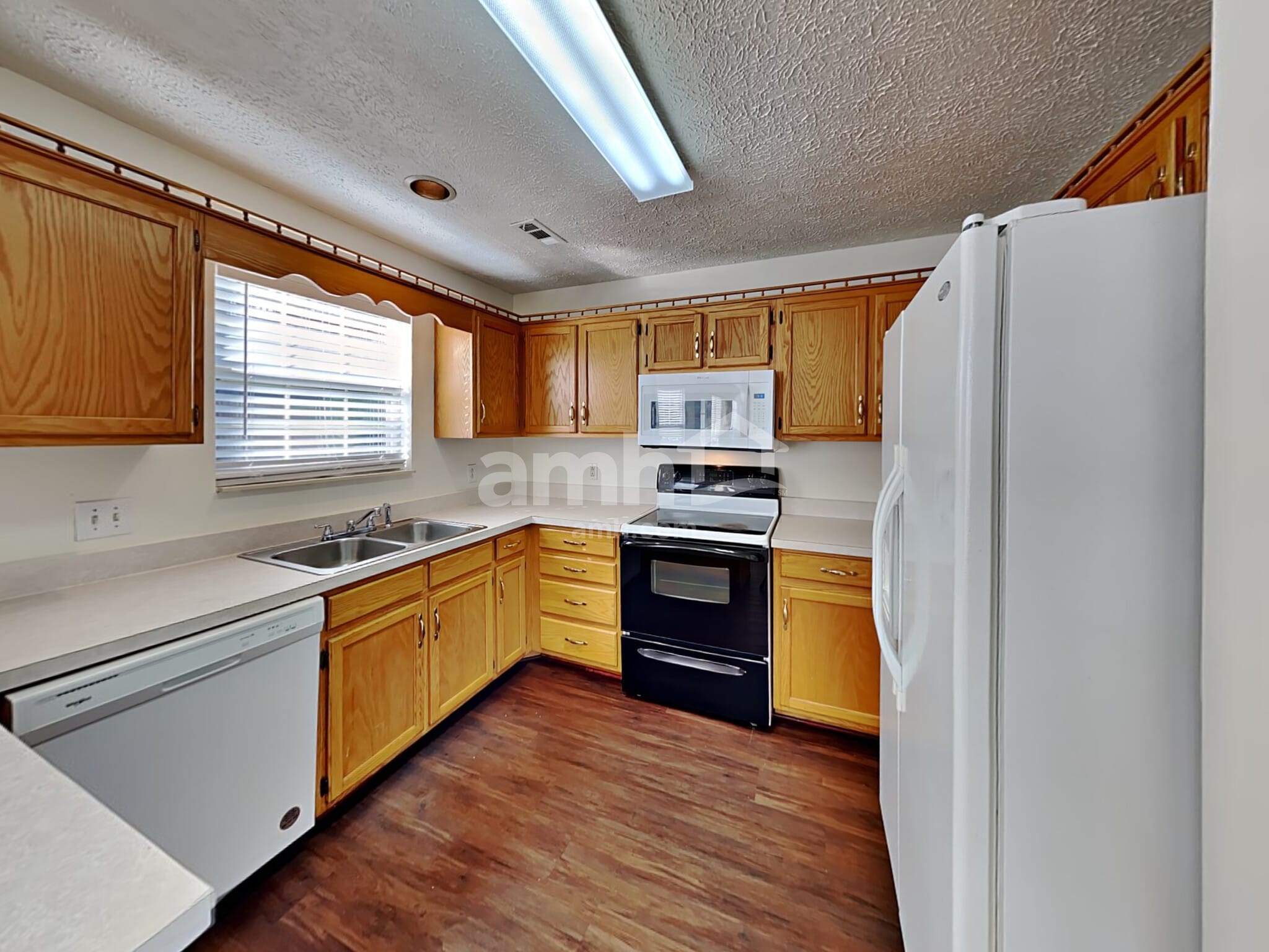 Building Photo - 120 Rose Garden Ln