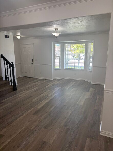 Building Photo - 884 Liberty Ln