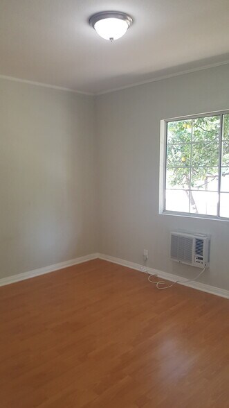 Building Photo - 711 Maltman Ave