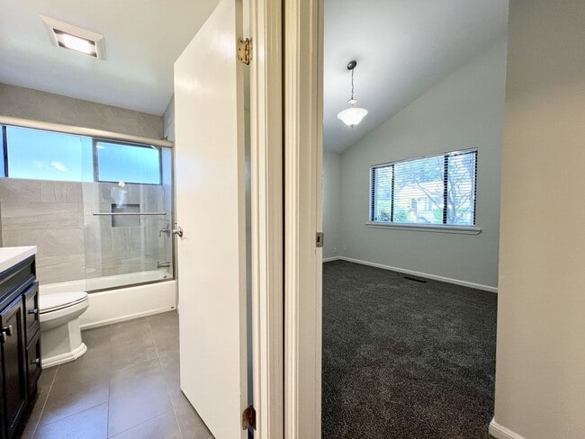 Building Photo - Stylishly Updated 2-Bed, 2-Bath Home - Private Garage