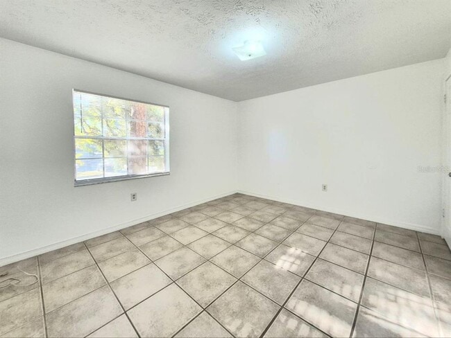 Building Photo - 1702 E Mulberry Dr