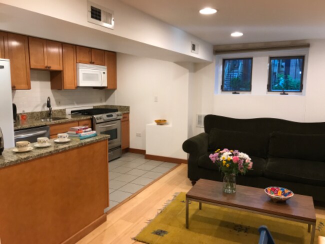 Building Photo - 1845 N Wilmot Ave