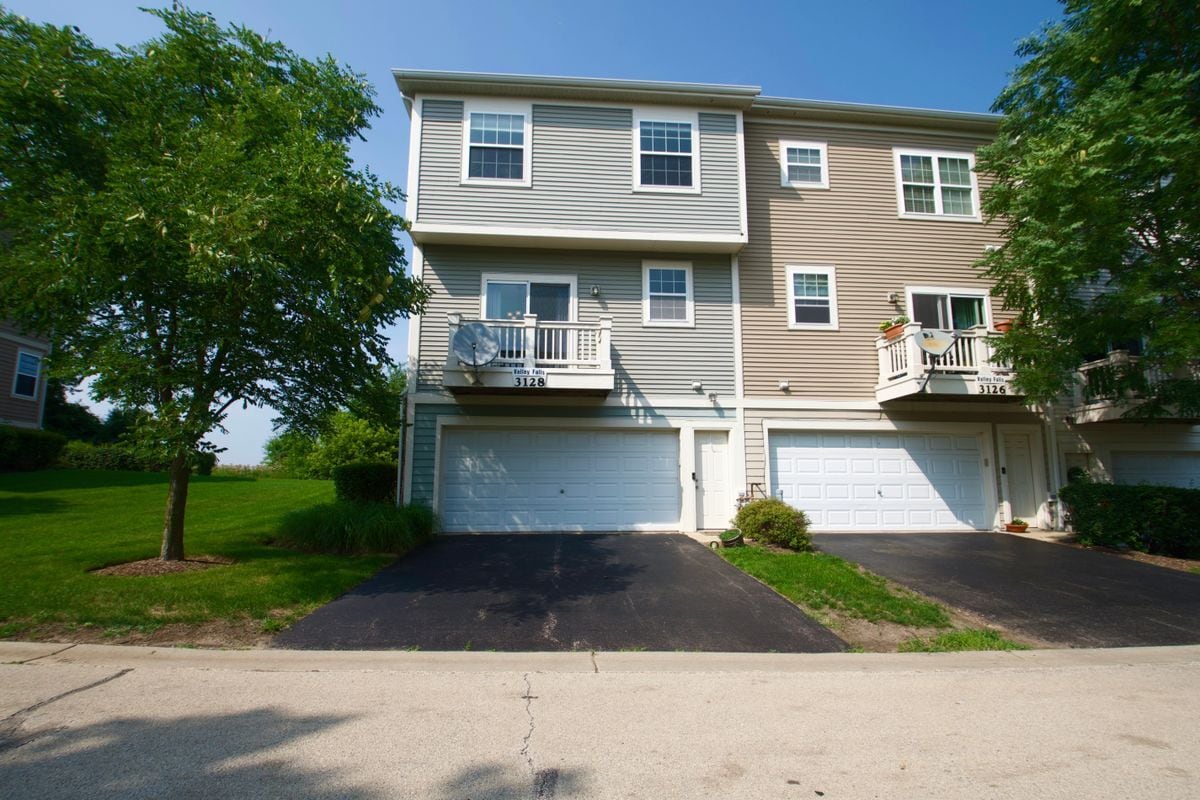 Building Photo - 3128 Valley Falls St