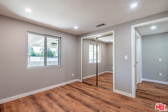 Building Photo - 20454 Strathern St