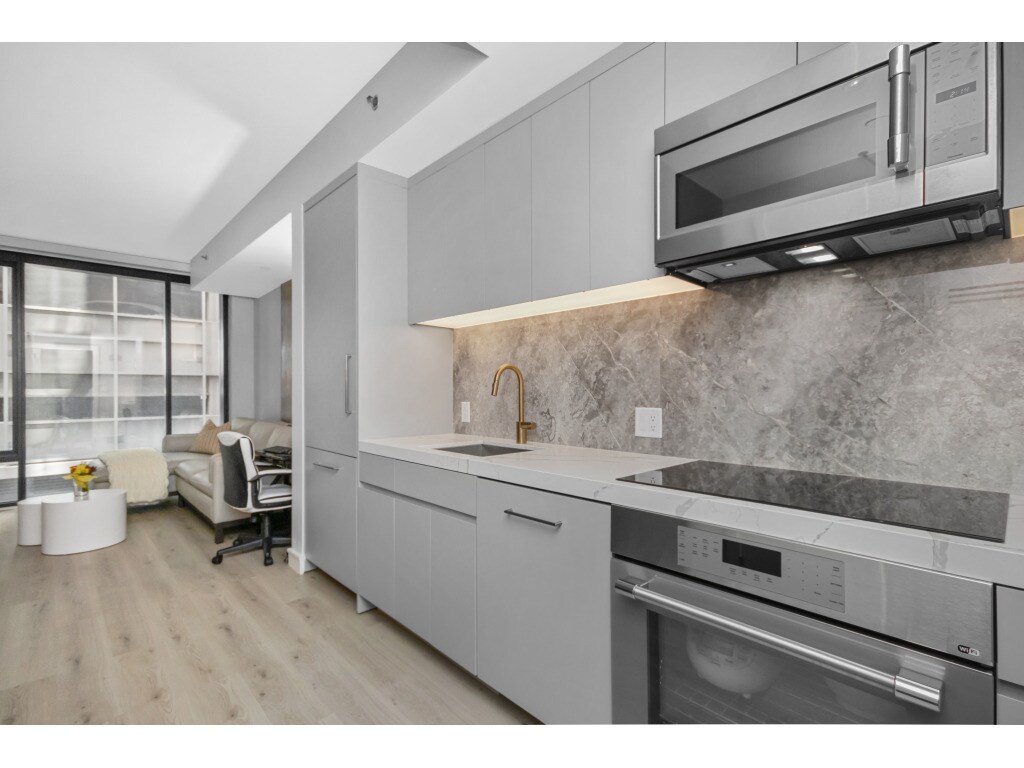 Building Photo - 55 Lagrange St