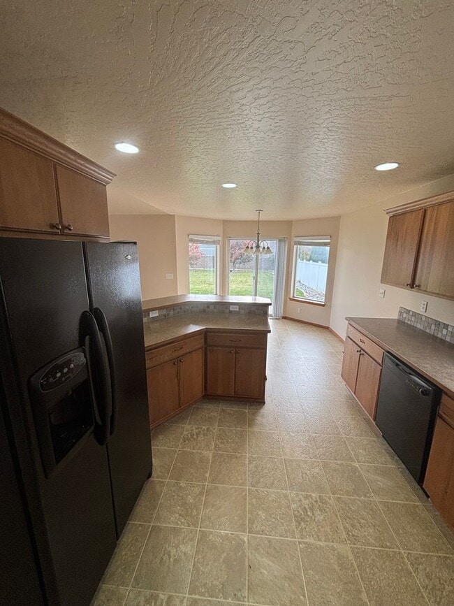 Building Photo - BEAUTIFUL HOME IN THE LANDINGS (APP#59)