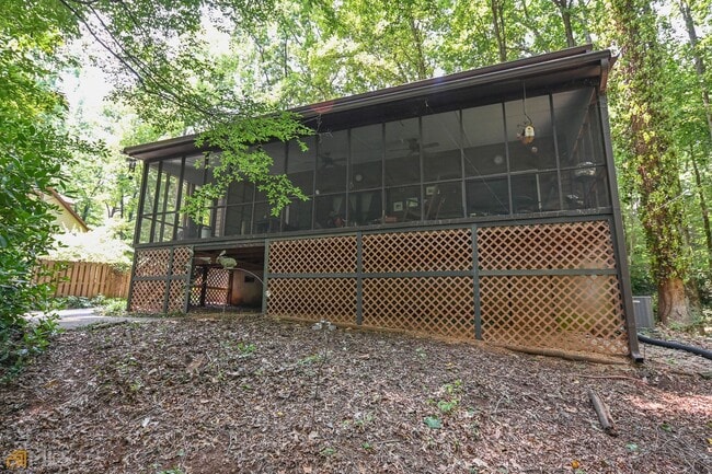 Building Photo - Spacious 3-Bedroom Home on Private Lot in ...