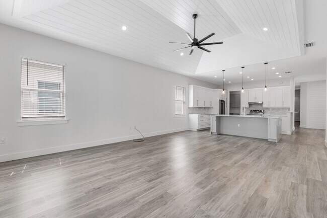 Building Photo - ** SEAHORSE AT CAMBRIA ** 3 BED + DEN - 3....