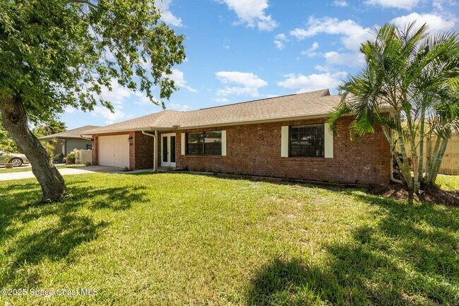Building Photo - 841 Raintree Ave