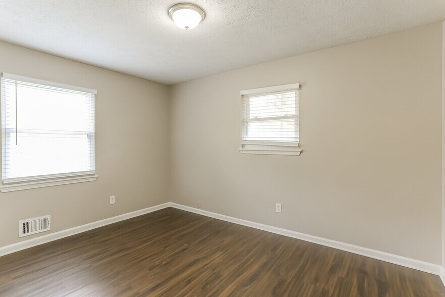 Building Photo - 446 Wexwood Dr