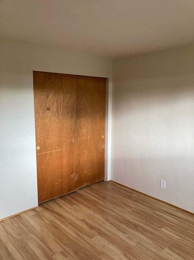 Building Photo - (OCK 5) Beautifully remodeled 2 bedroom/1.5 bath duplex