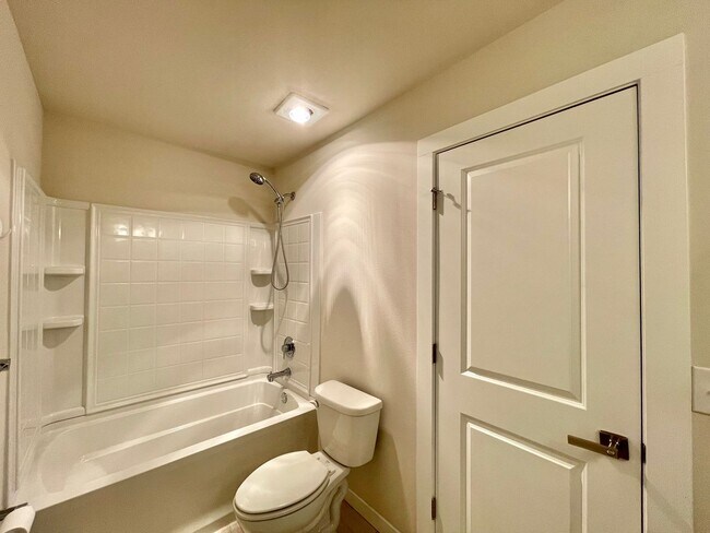 Building Photo - Great Townhome for rent