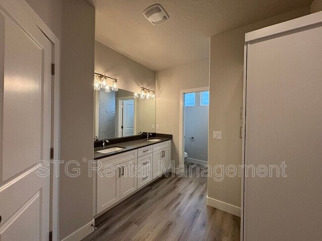 Building Photo - 1073 S 4380 W