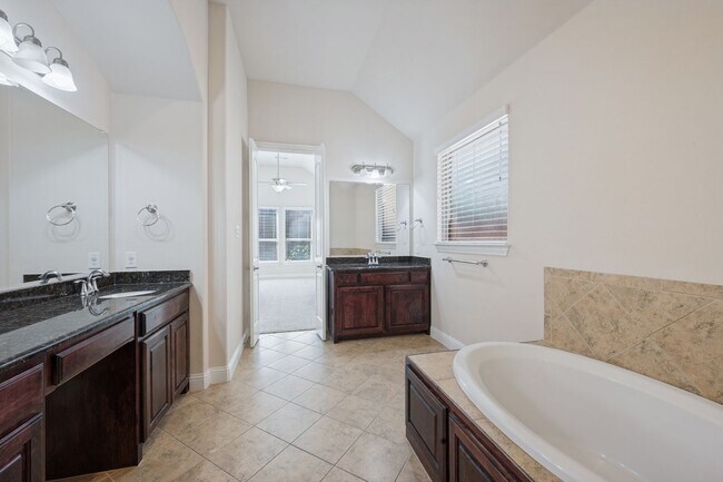 Building Photo - 3216 Denali Dr