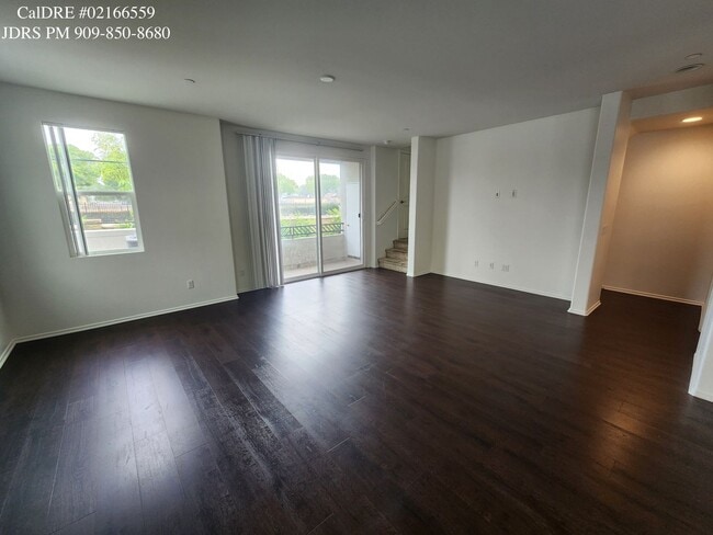 Building Photo - Upland 3 Bedroom Condo