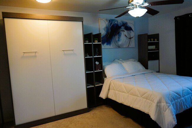 Building Photo - Furnished 2 bedroom Condo with view of Lake Union