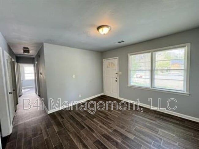 Building Photo - 3033 O'Hara Dr N